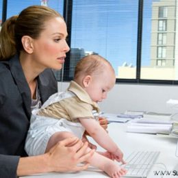 Как предоставить очередной отпуск, если женщина работает во время  отпуска по уходу за ребенком?